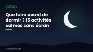 Coin salon tamisé le soir avec livre, carnet, tisane, tricot et puzzle, sans écran
