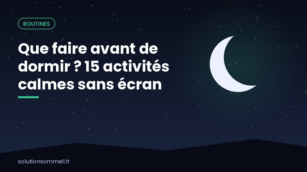 Coin salon tamisé le soir avec livre, carnet, tisane, tricot et puzzle, sans écran