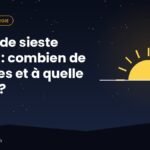 Personne faisant une courte sieste dans un fauteuil près d'une fenêtre, un petit réveil posé à côté