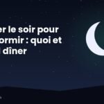 Dîner simple et équilibré avec soupe, légumes, riz et yaourt sur une table le soir