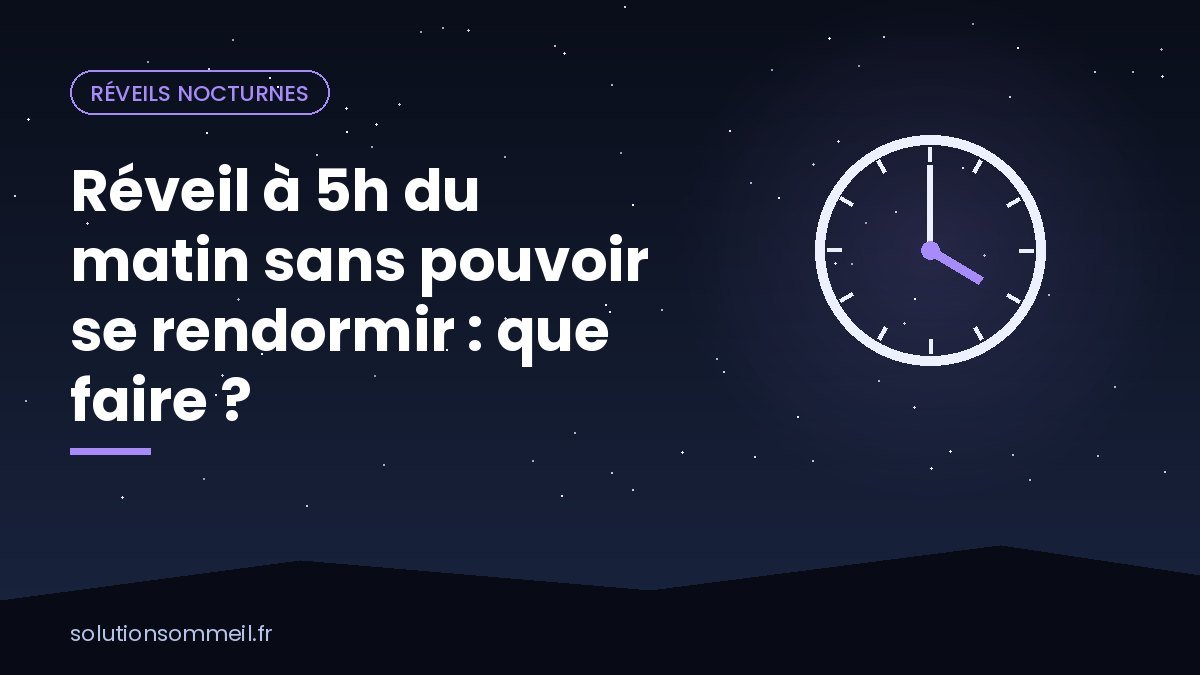 Personne réveillée à l'aube dans une chambre où la lumière du matin filtre à travers les rideaux
