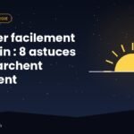 Chambre au lever du jour avec volets ouverts, réveil posé loin du lit et verre d'eau