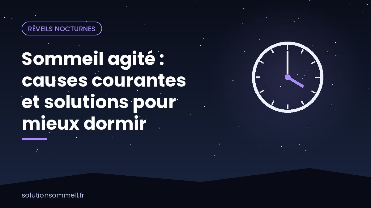 Lit aux draps froissés qui s'apaisent dans une chambre de nuit fraîche