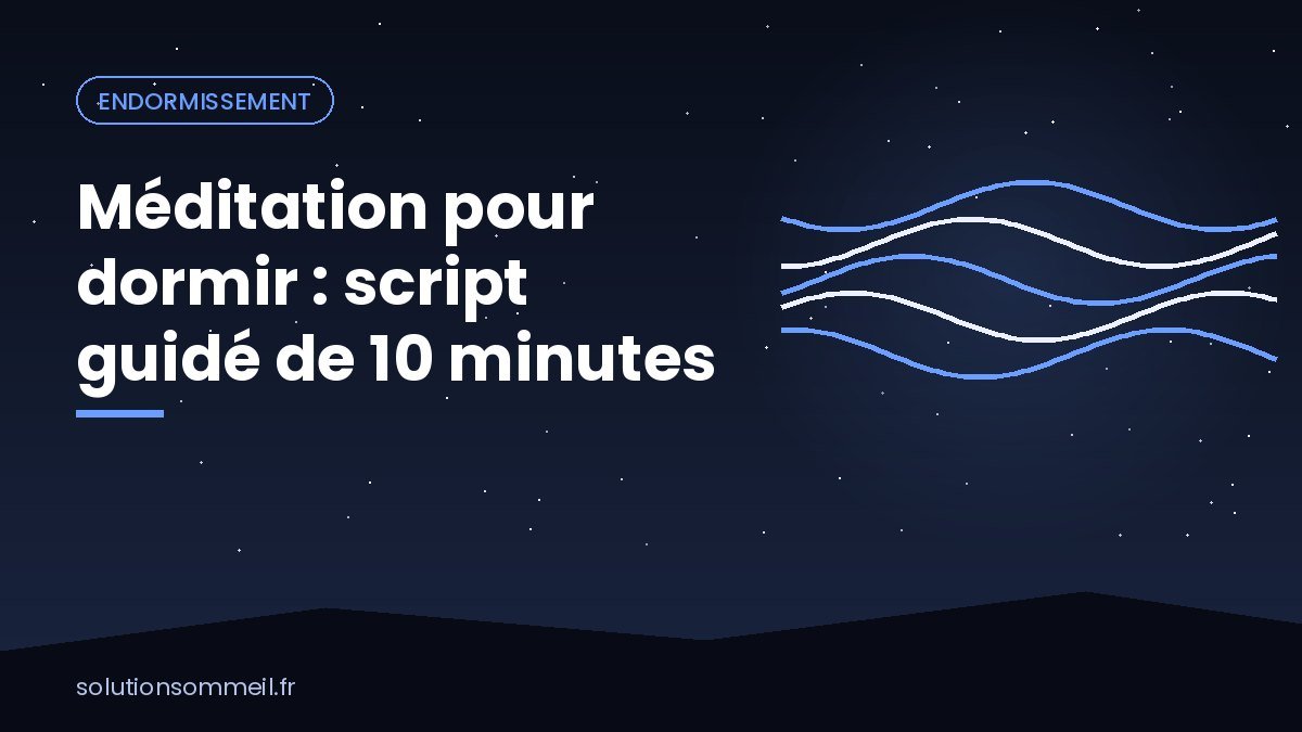 Personne allongée dans son lit pratiquant une méditation de scan corporel, une douce lumière parcourant son corps