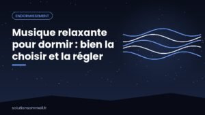 Chambre tamisée la nuit avec une petite enceinte diffusant une musique douce près d'une personne endormie